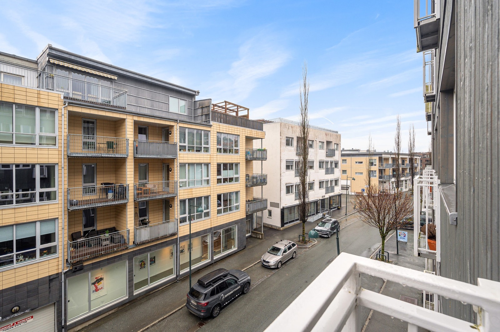 Leiligheten ligger sentralt til, med kort vei inn til sentrum og studiesteder. Galleribilde