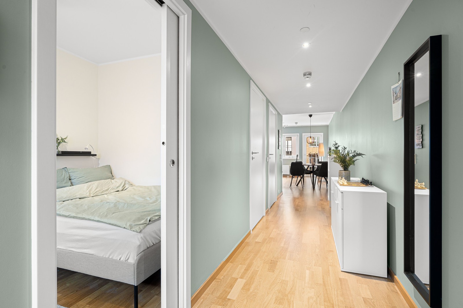 Gang med soverom til venstre. Galleribilde