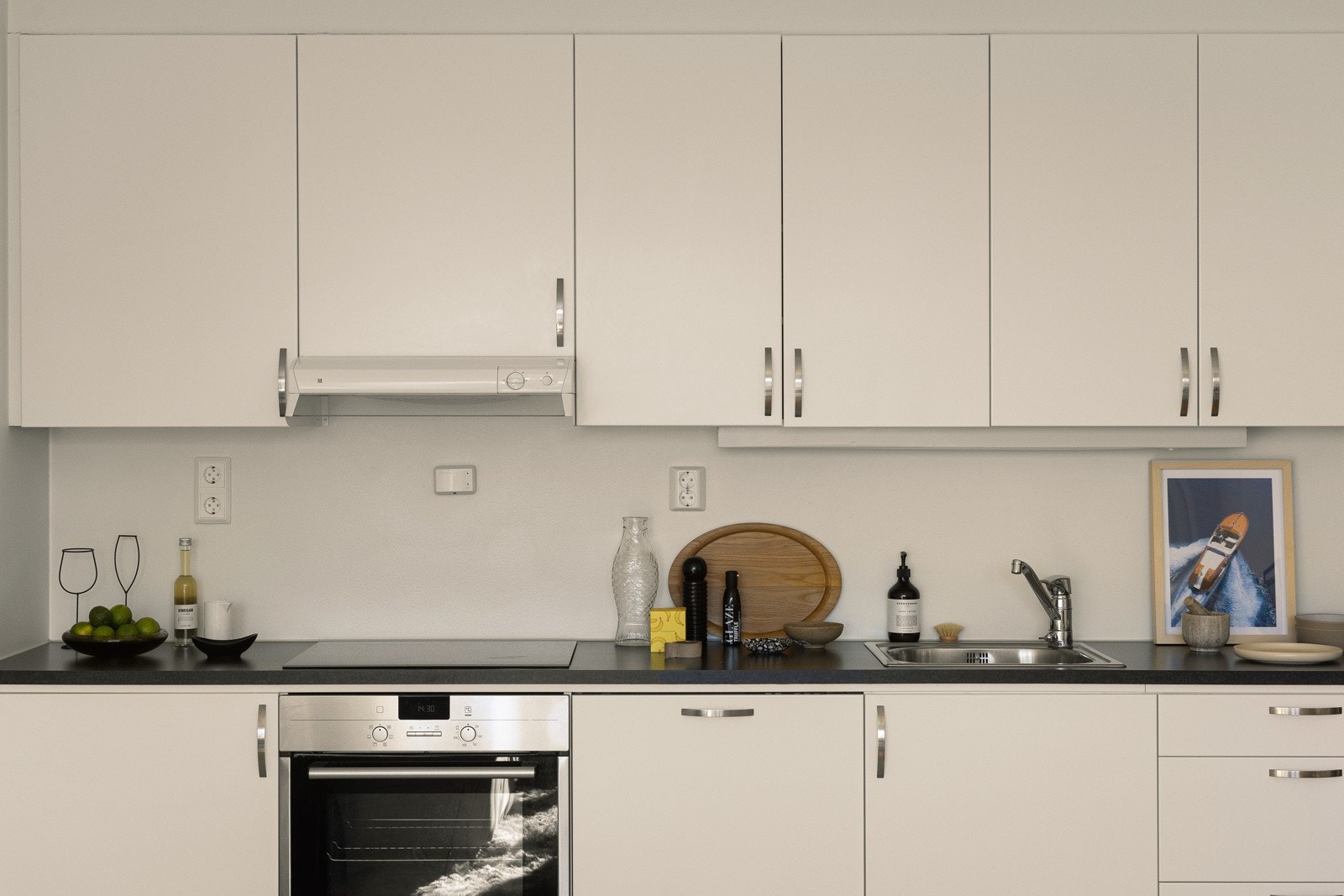 Nye hvitevarer ble installert i 2014/2015, ny platetopp ble installert i 2021. Galleribilde