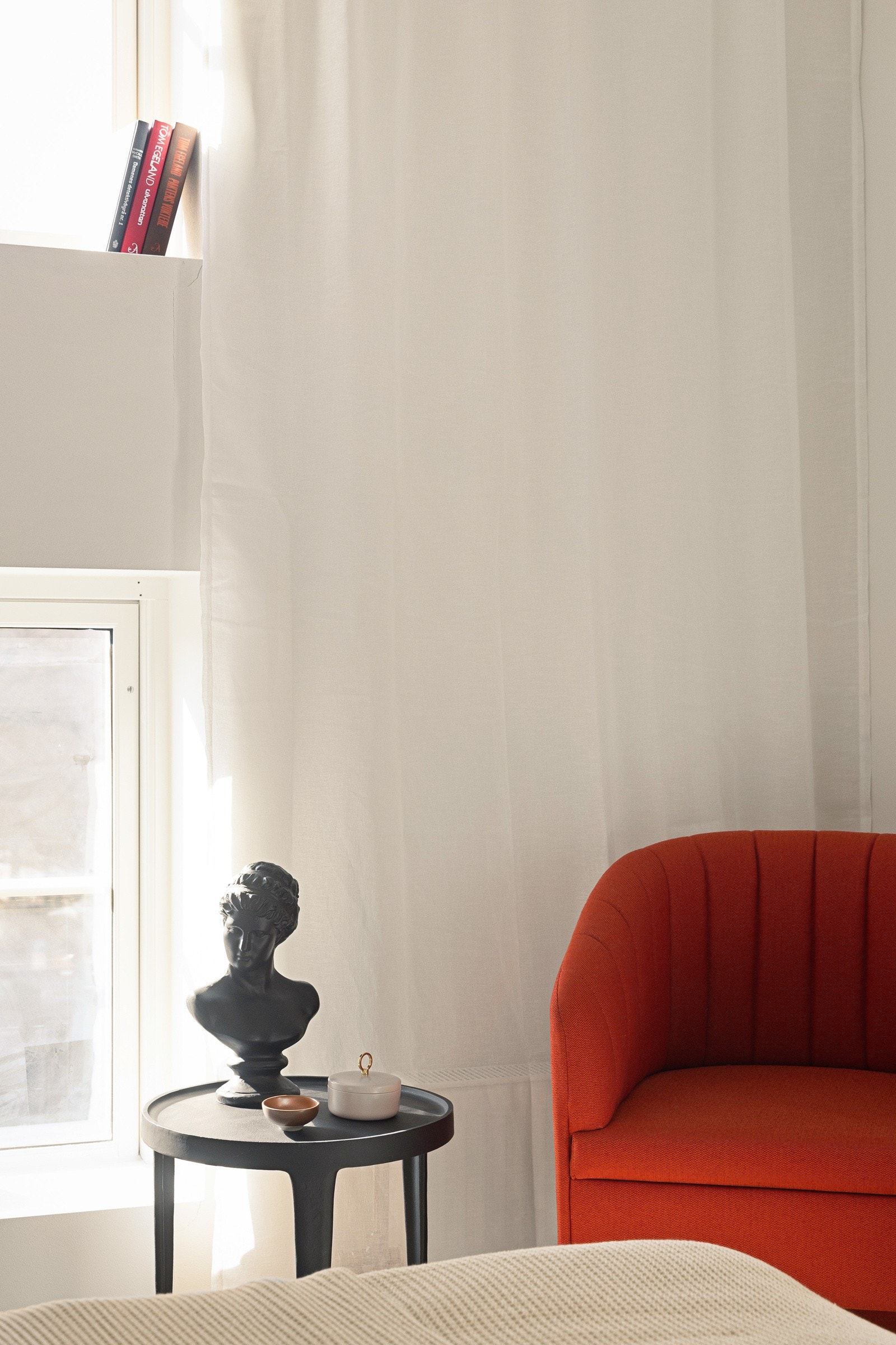 Her kan man møblere med det man måtte ønske. Ønsker man enda mer oppbevaringsplass kan man enkelt plassere en kommode eller garderobe på soverommet. Galleribilde