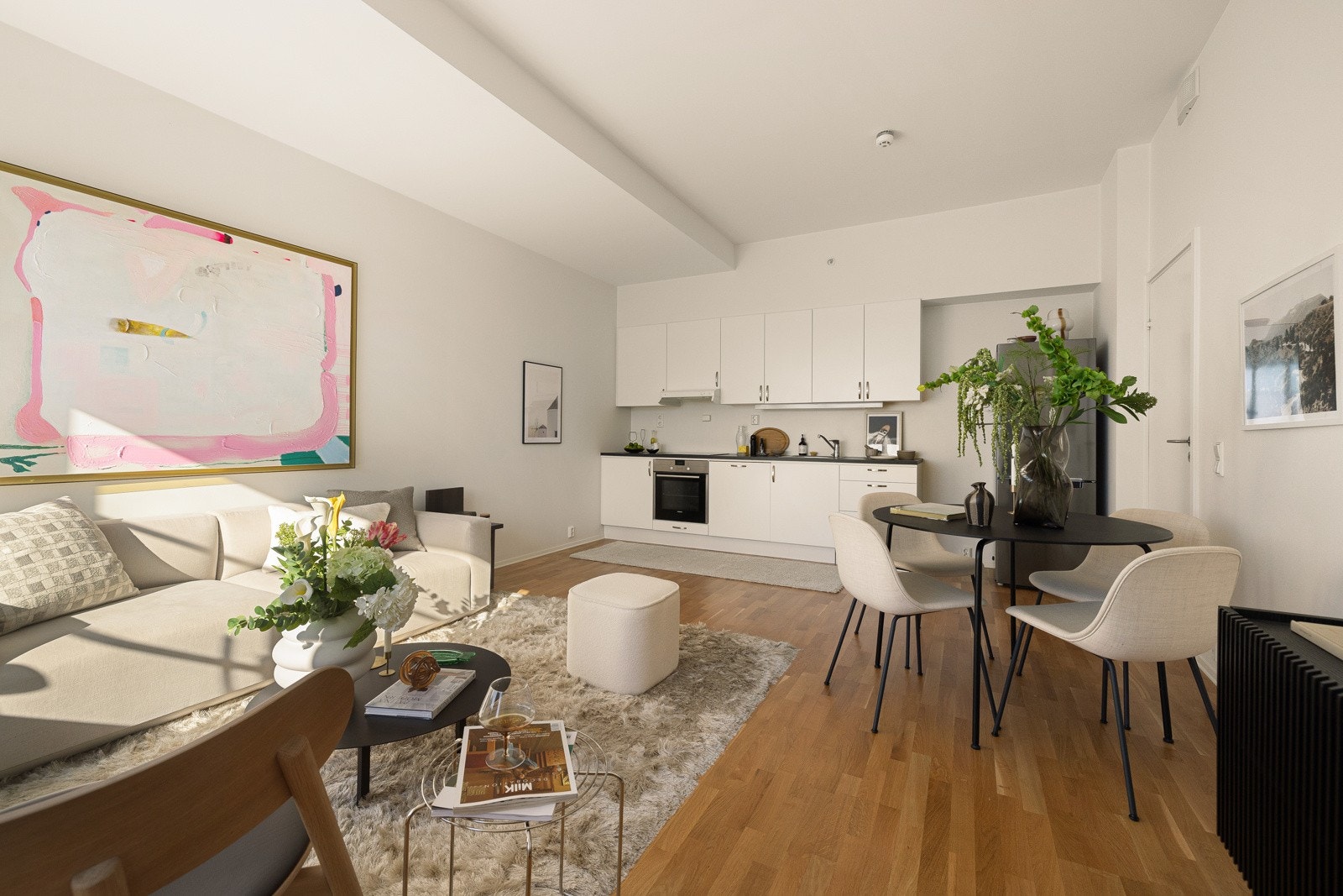 Dette er en svært flott 2-roms fra 2014 med heis, lave felleskostander og god standard! Galleribilde