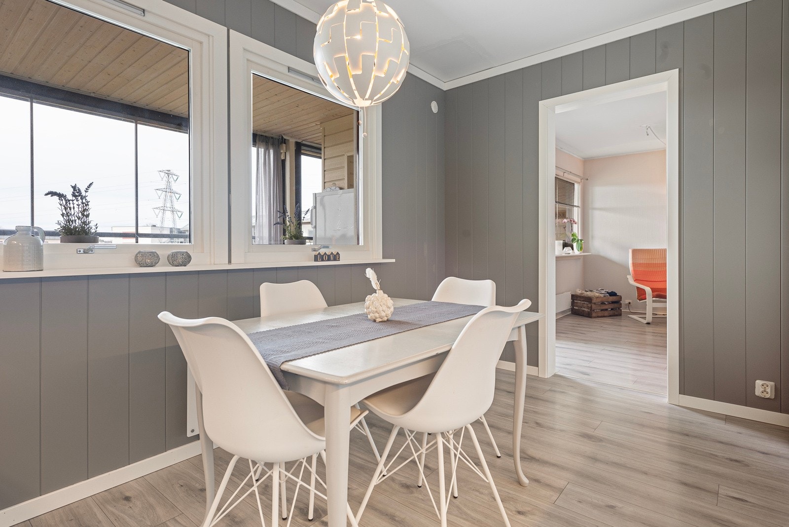 God plass til spisestue på kjøkken Galleribilde