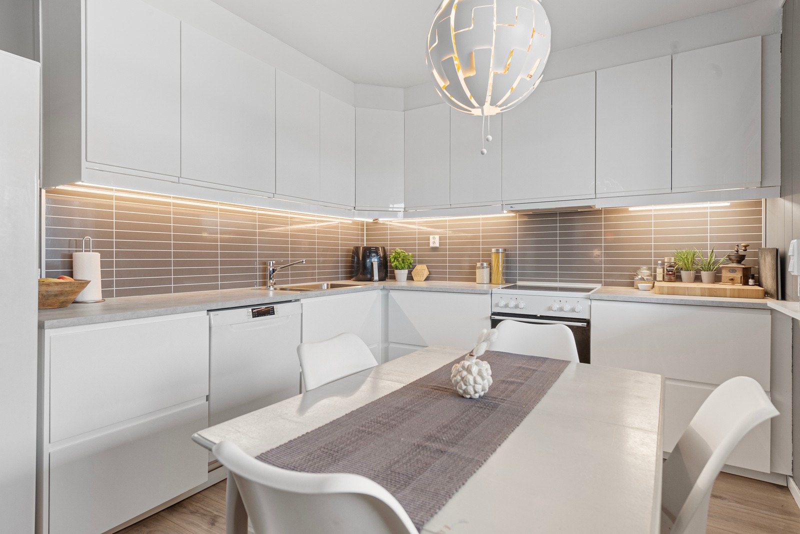 Godt med skuffer og skap Galleribilde