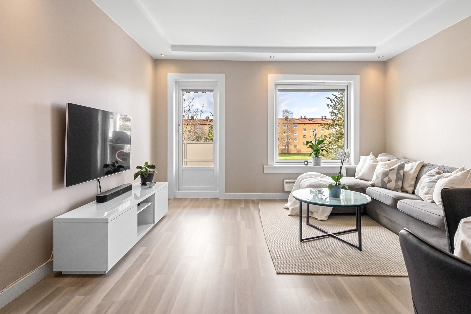 Leiligheten er lys og gjennomgående Galleribilde