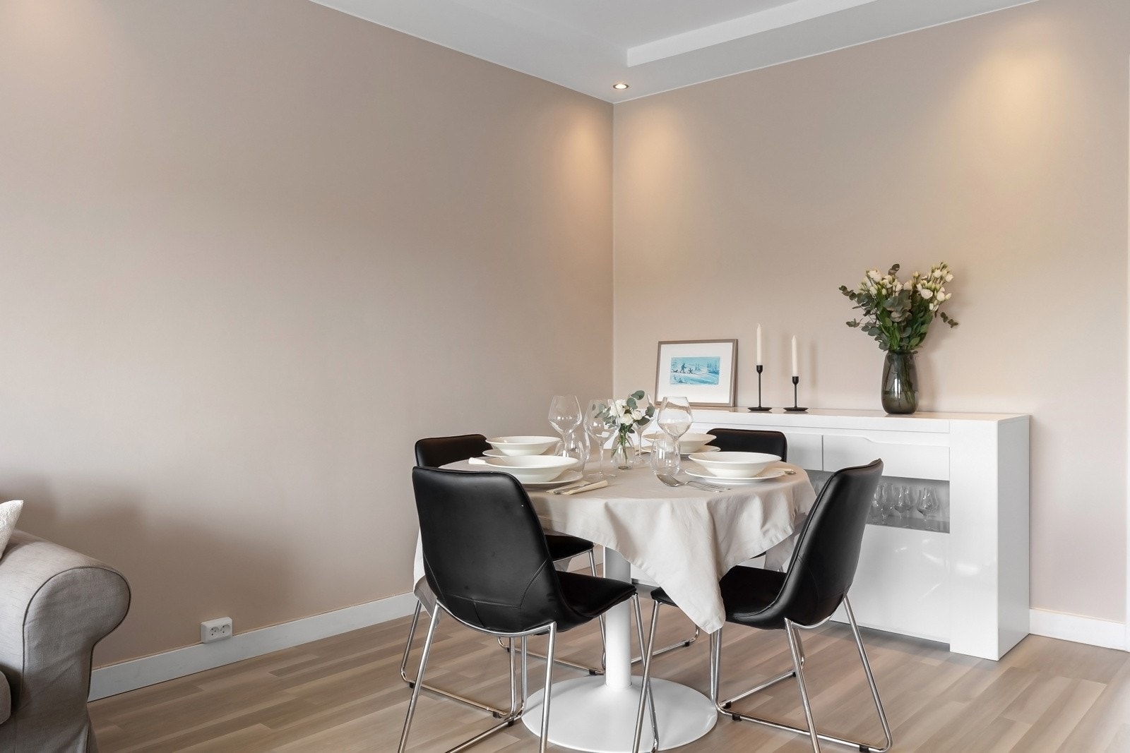 Fin plass til spisebord Galleribilde