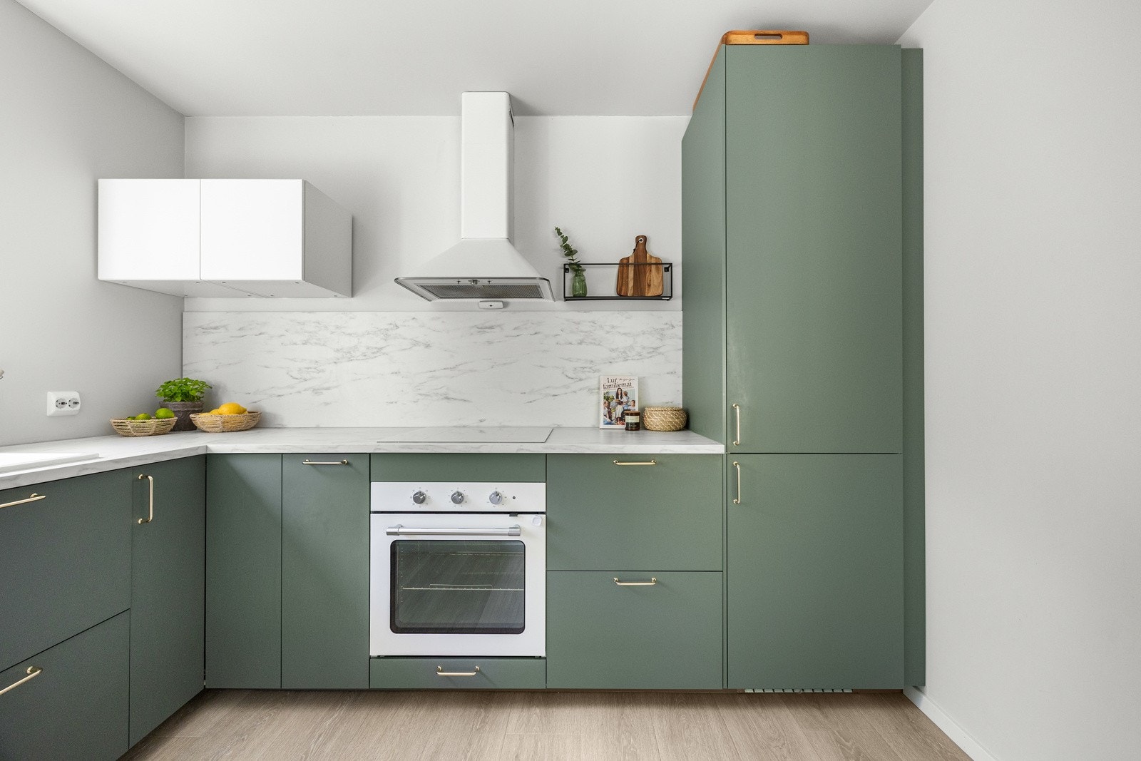 Kjøkkenet er åpent mot stuen. Galleribilde