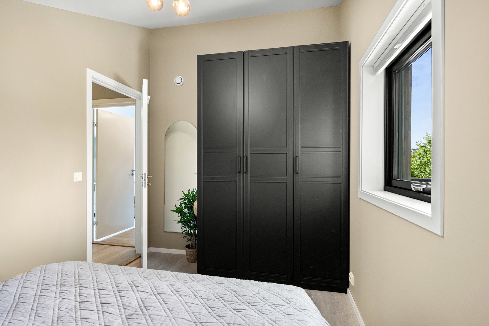 Hovedsoverommet har god plass for kommode eller garderobeskap. Galleribilde