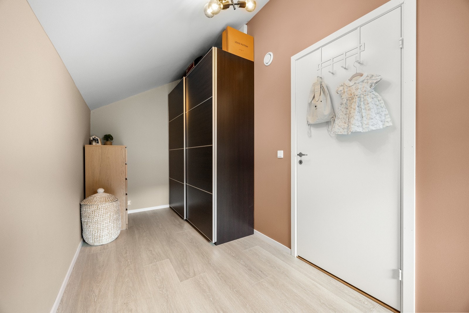 Barnerommet har god plass for kommode eller garderobeskap. Galleribilde