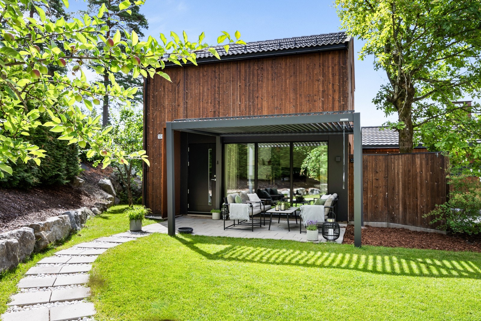 Benjamin Schrøder v/Privatmegleren ønsker velkommen til Sjøskogenfaret 10B! Galleribilde