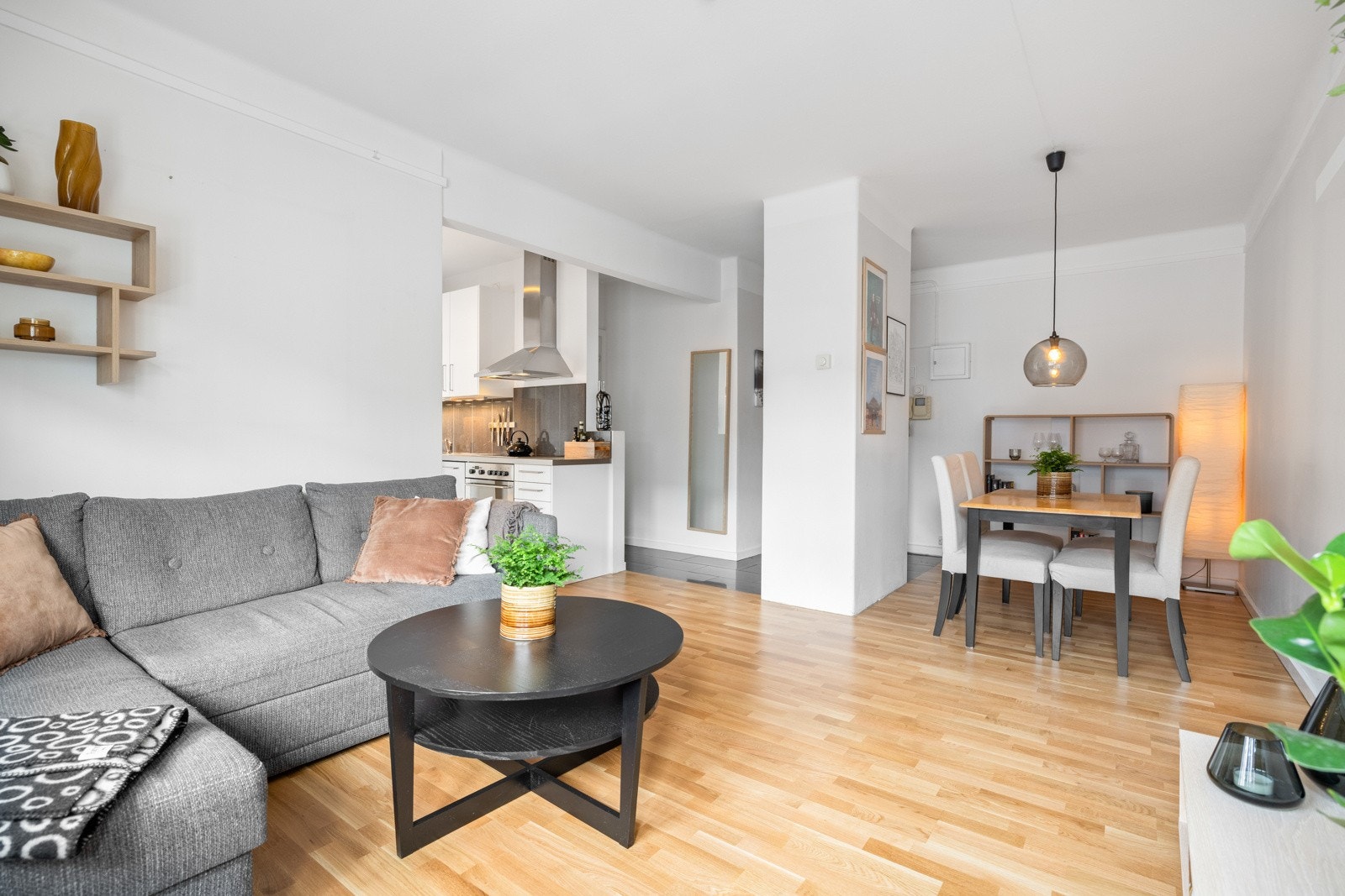 Stuen har en åpen løsning. Galleribilde