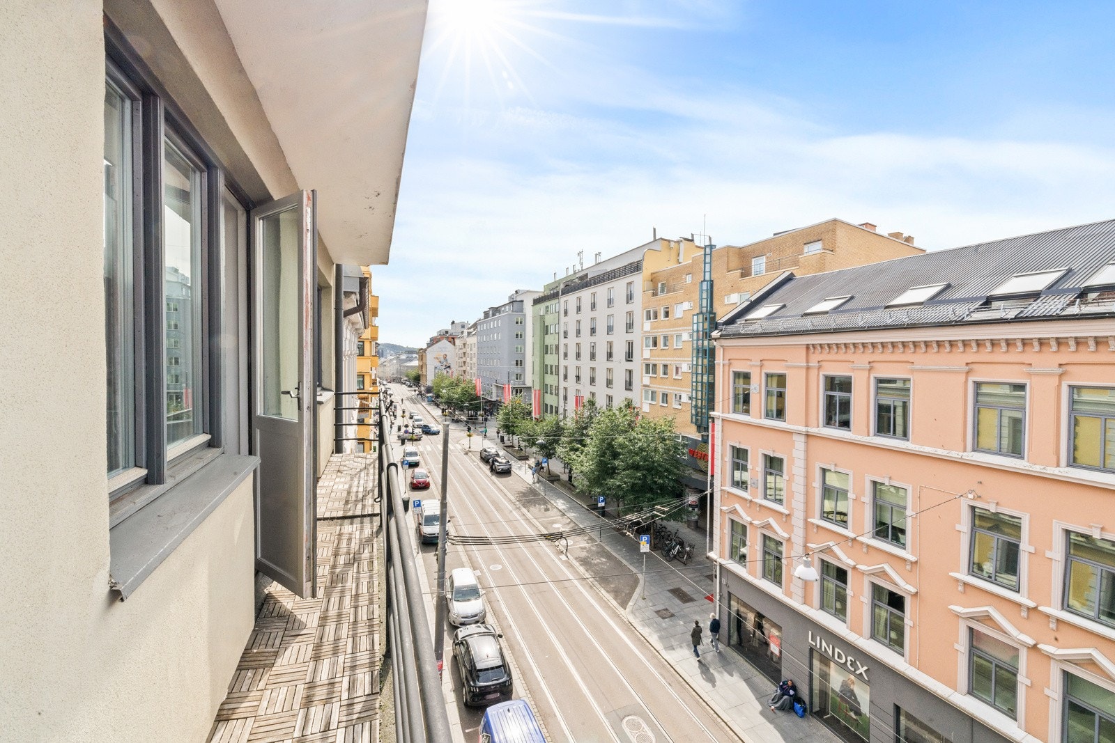 Leiligheten ligger høyt og fritt til i byggets 5. etasje. Galleribilde