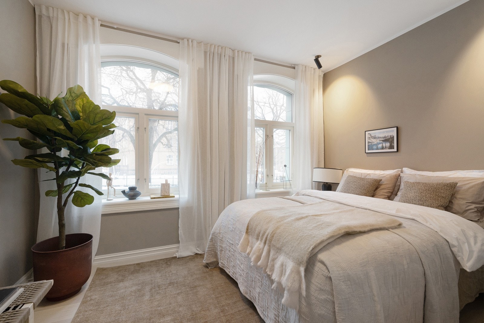 Rommet ble pusset opp i 2024 og holder en nydelig standard. Galleribilde