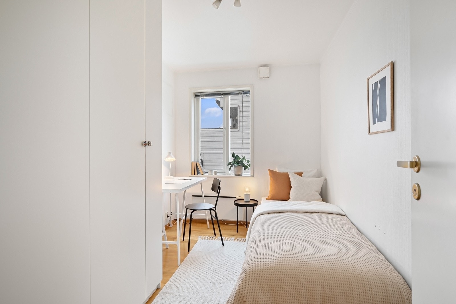 Vegg i vegg med hovedsoverommet finner man soverom nr. 2. Galleribilde