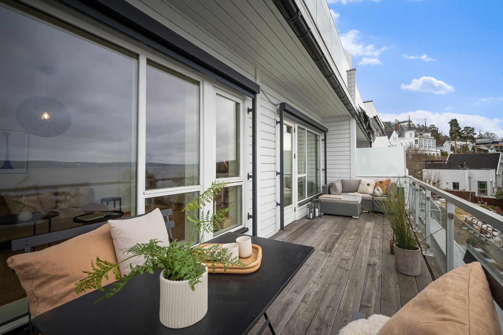 Du har god plass til utemøbler og grill. Galleribilde