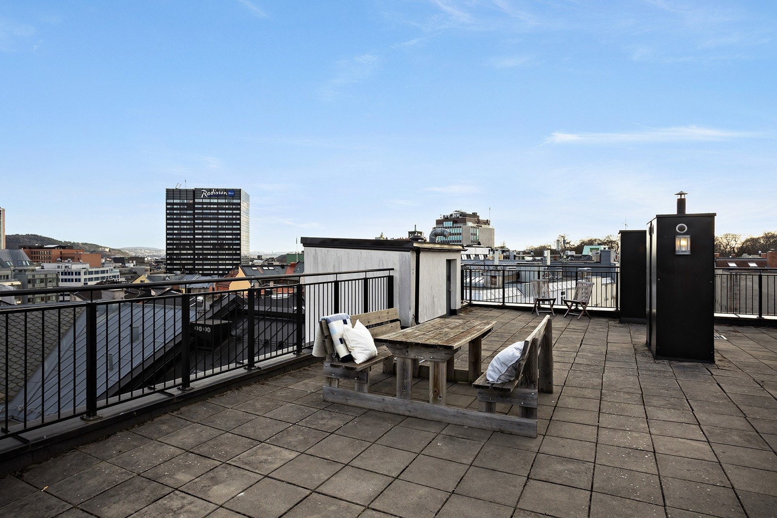 Veldrevet sameie med stor felles takterrasse med mulighet for sosiale samlinger (heis til 5. etasje). Galleribilde