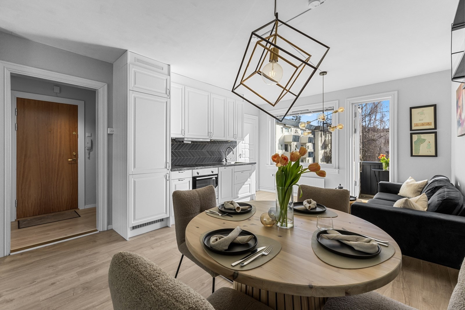 Vartmvann, internett/kabel-TV og oppvarming via radiatorer er alt inkludert i lave felleskostnader. Galleribilde