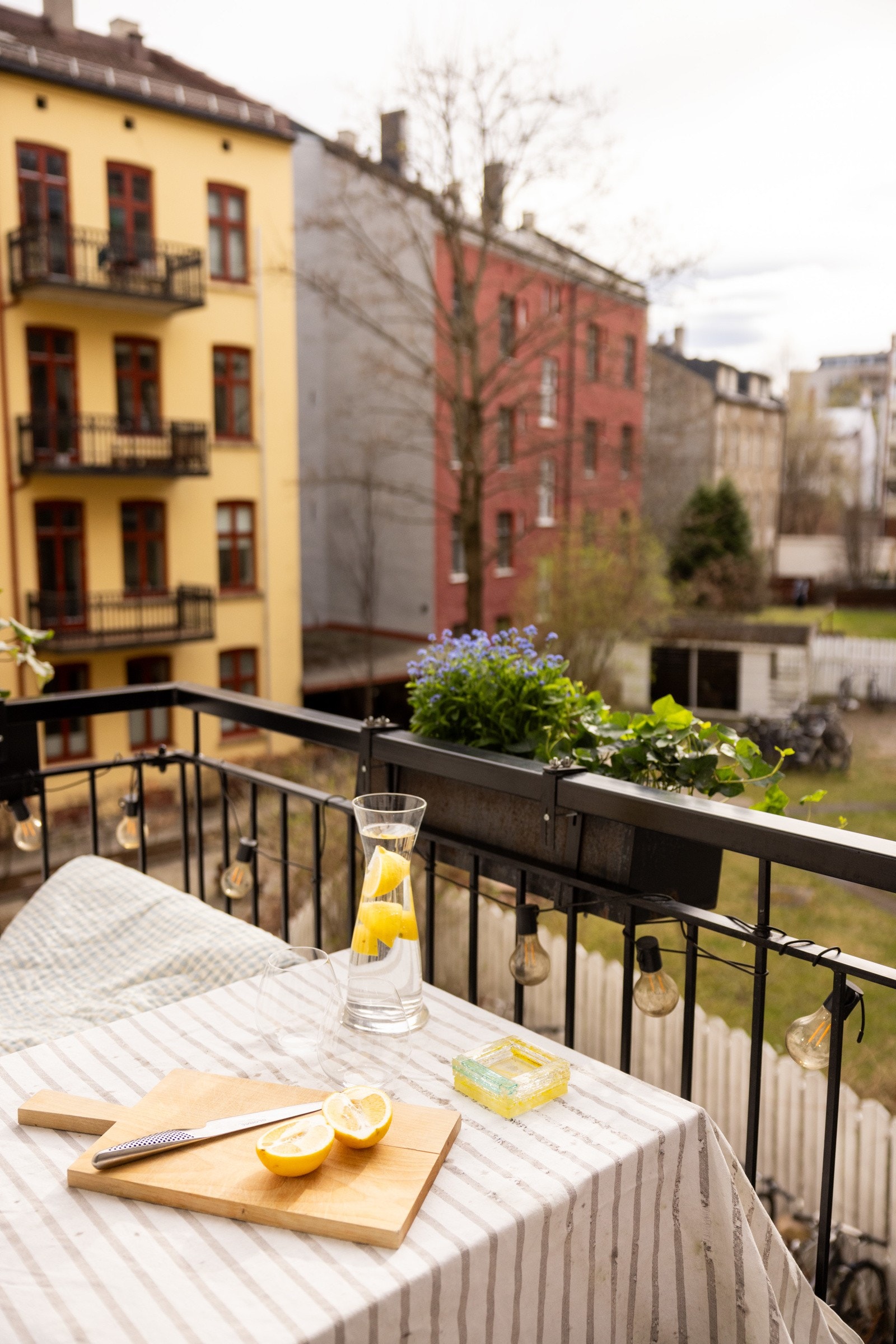 Balkongen var ny i 2016. Trivelig utsyn. Galleribilde