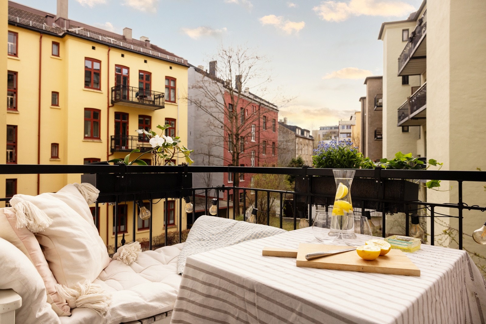 Herlig, klassisk boligdrøm på St. Hanshaugen med bl.a. store, gode rom og en flott, sydvestvendt balkong mot bakgård. Galleribilde