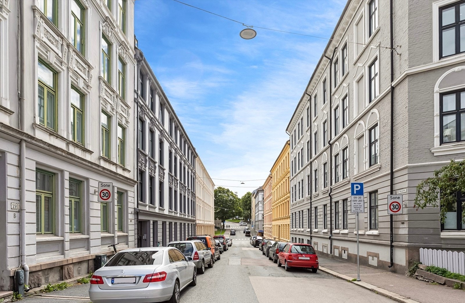 Leiligheten vender mot rolige Bergstien og indre gårdsrom. Galleribilde