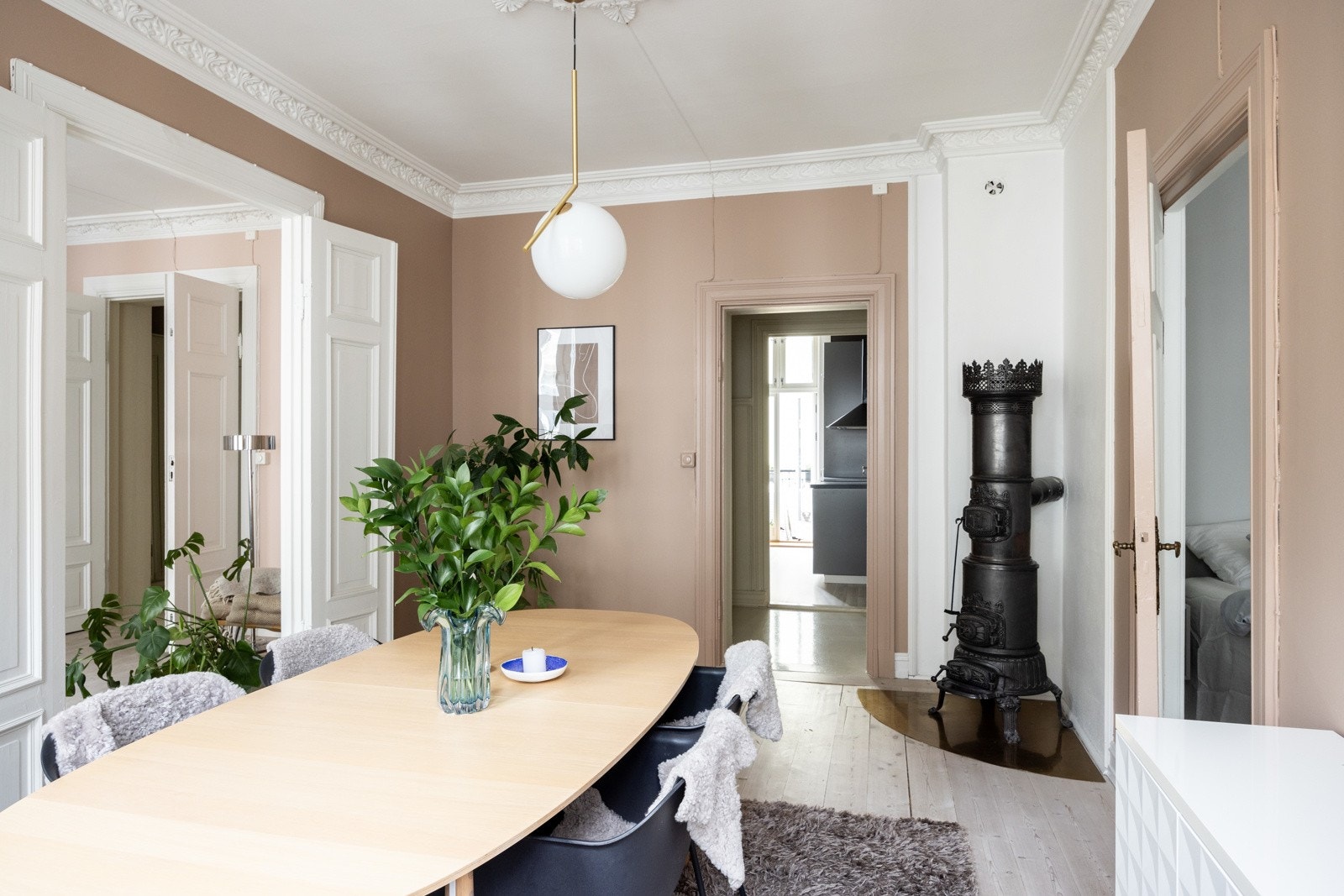 Her er det god plass til spisebord. Galleribilde