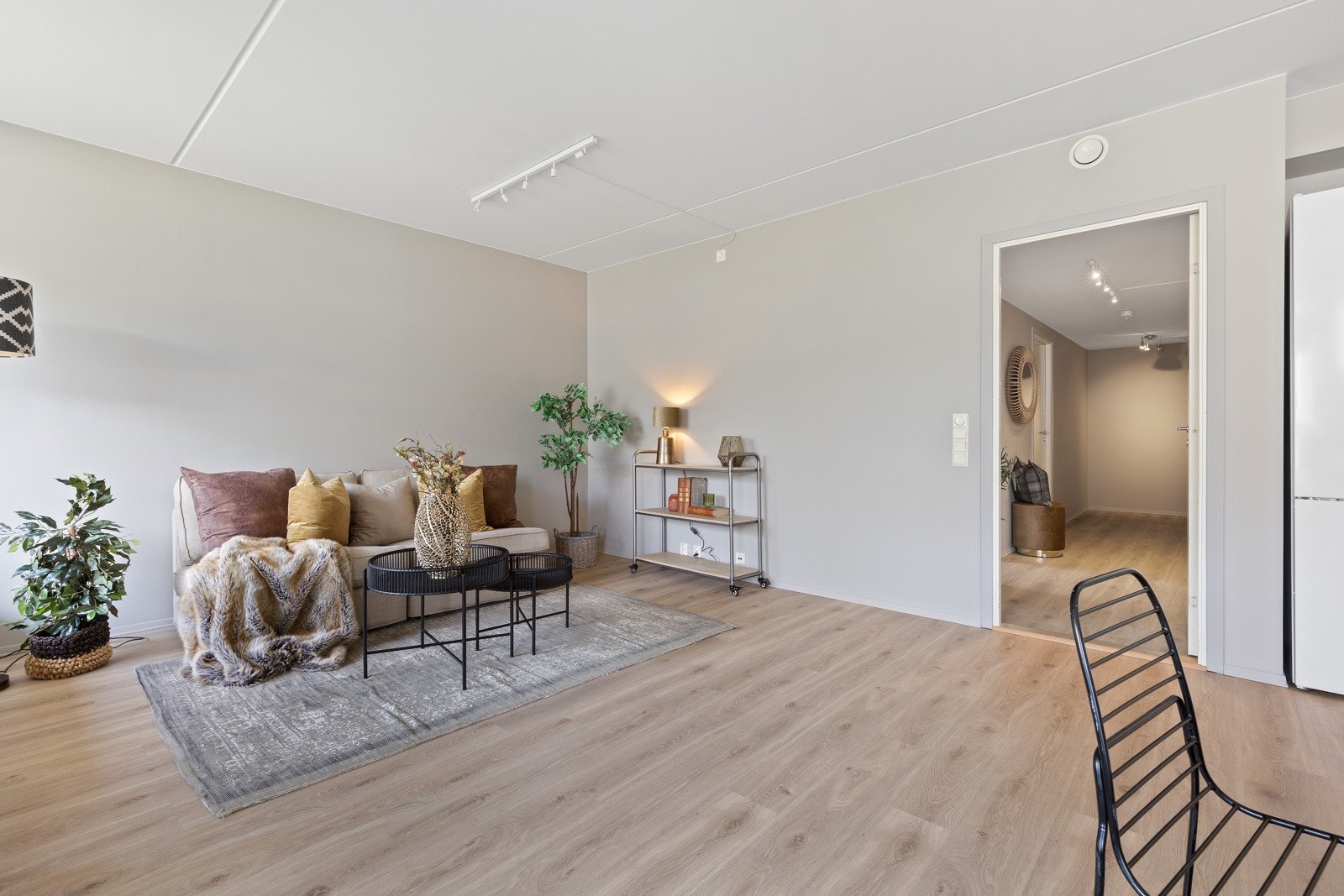 Stuedel har god plass til sofagruppe og sofabord. Galleribilde