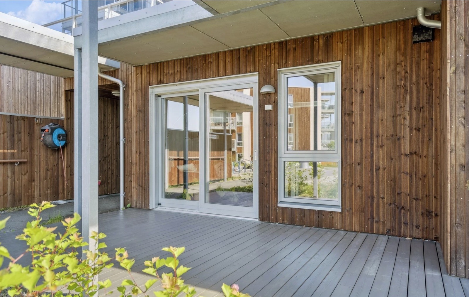 God plass i terrassen. Galleribilde