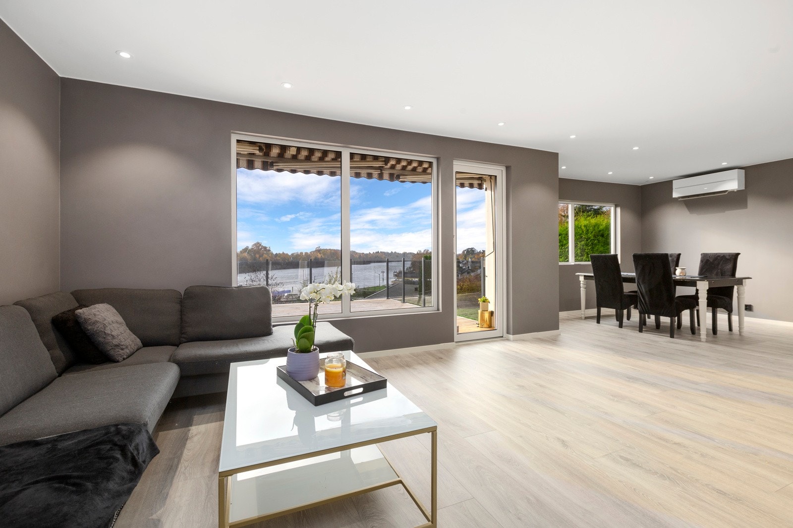 Fra stuen er det utgang til terrasse Galleribilde