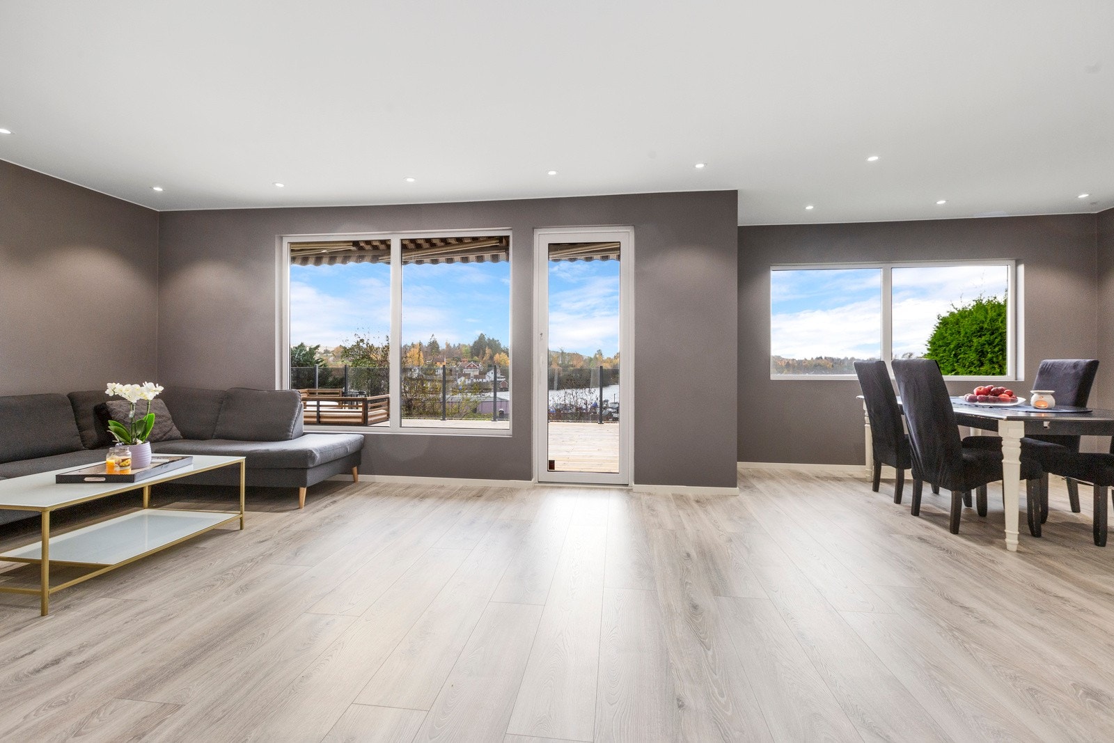 Hyggelig stue med vedovn Galleribilde