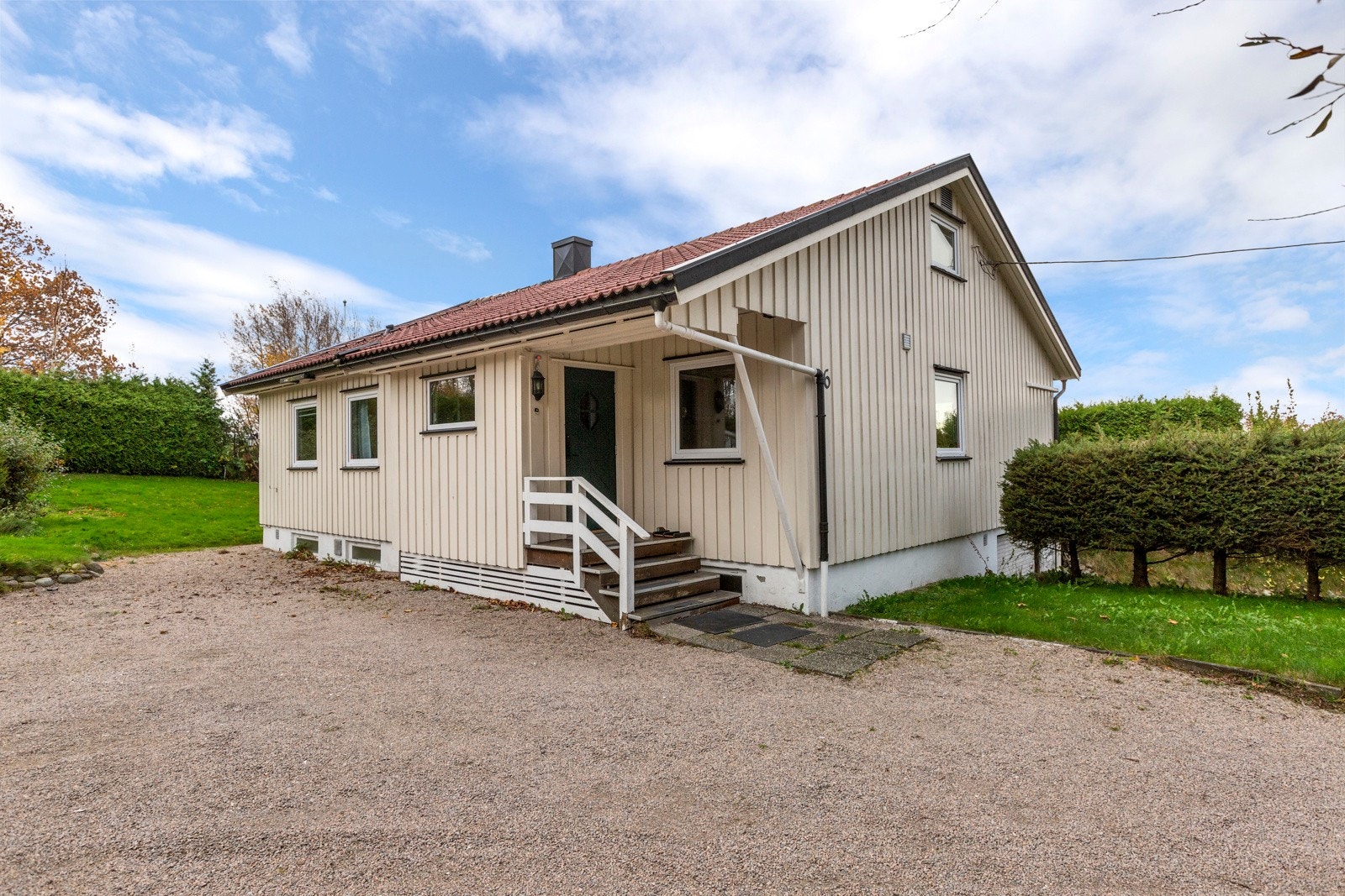 Romslig gårdsplass Galleribilde