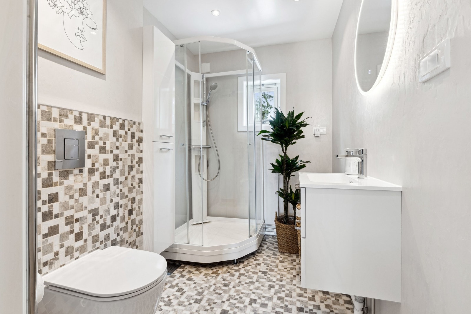 Badet har plass for vaskemaskin, men den kan også settes i felles vaskerom i kjeller Galleribilde