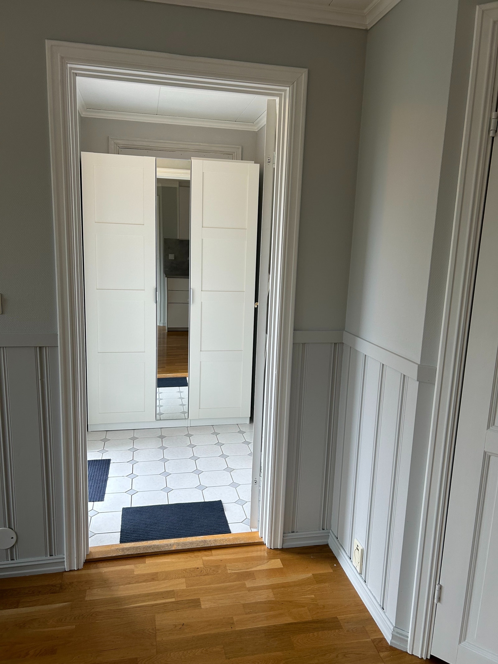 Gang med skap Galleribilde