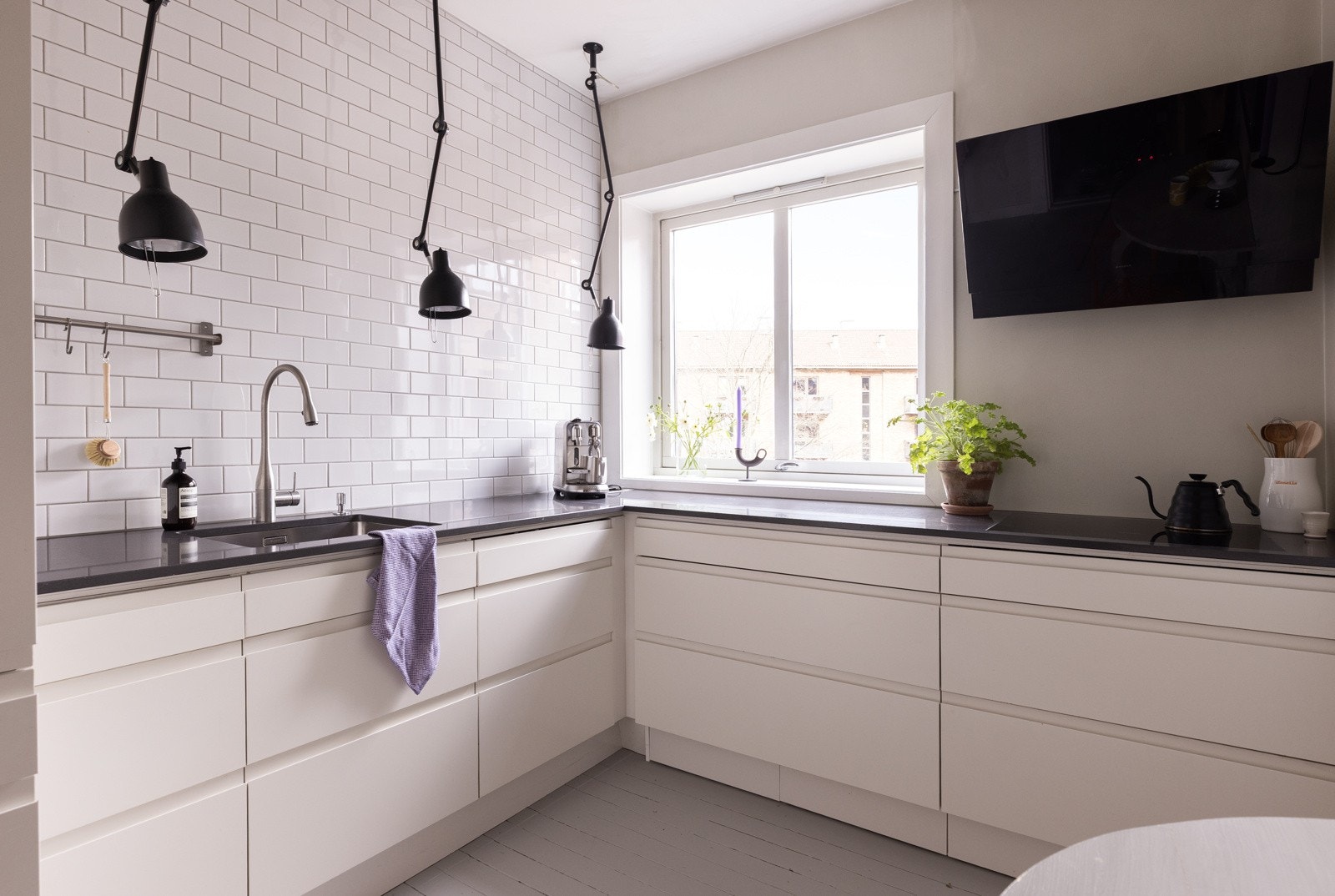 - Flott kjøkken fra HTH med integrerte hvitevarer fra Miele - Galleribilde