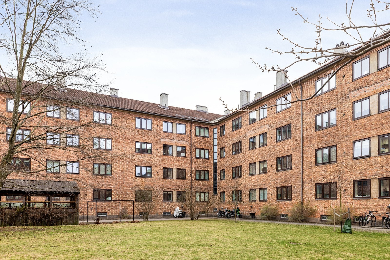 - Flott bakgård til glede for beboerne - Galleribilde