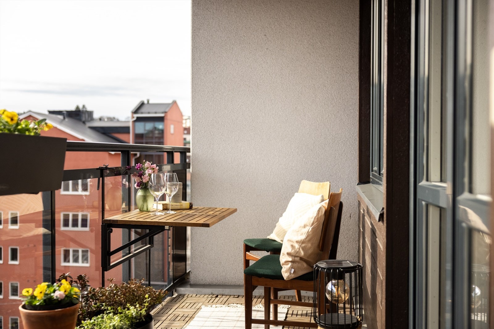 - Det ble installert varmelampe på balkongen i 2023 - Galleribilde