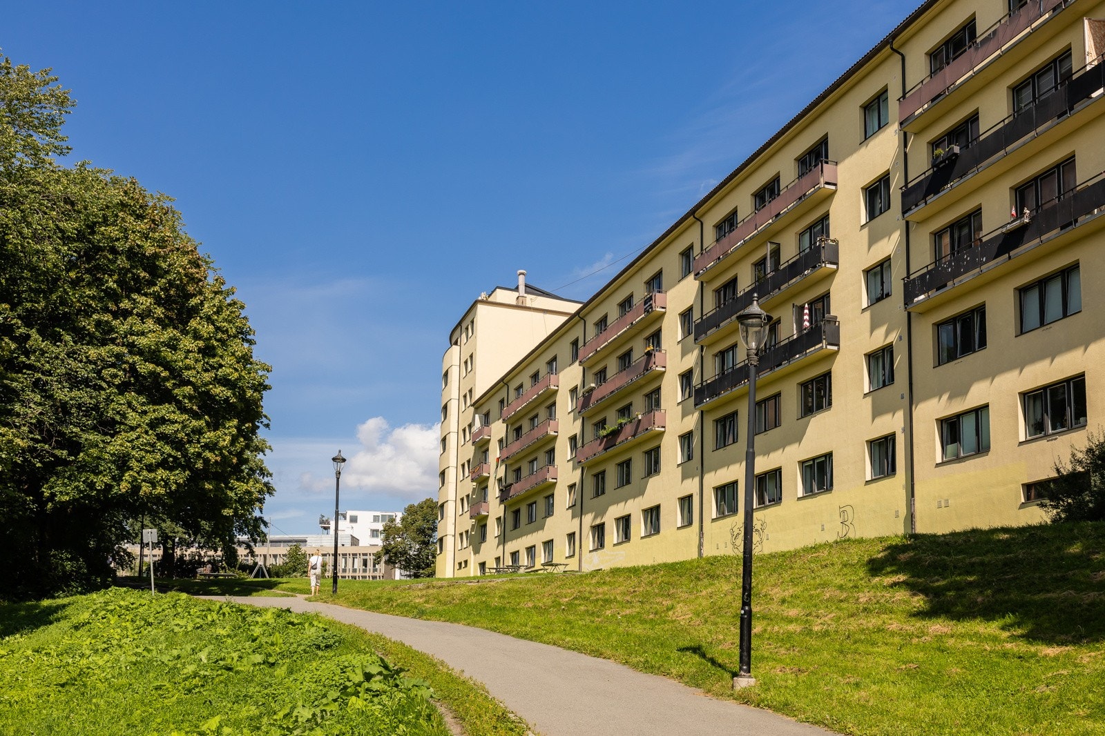 Her bor du tilbaketrukket ved Akerselva med idylliske grøntområder, elvepromenade og urbane kvaliteter rett utenfor døra. Galleribilde