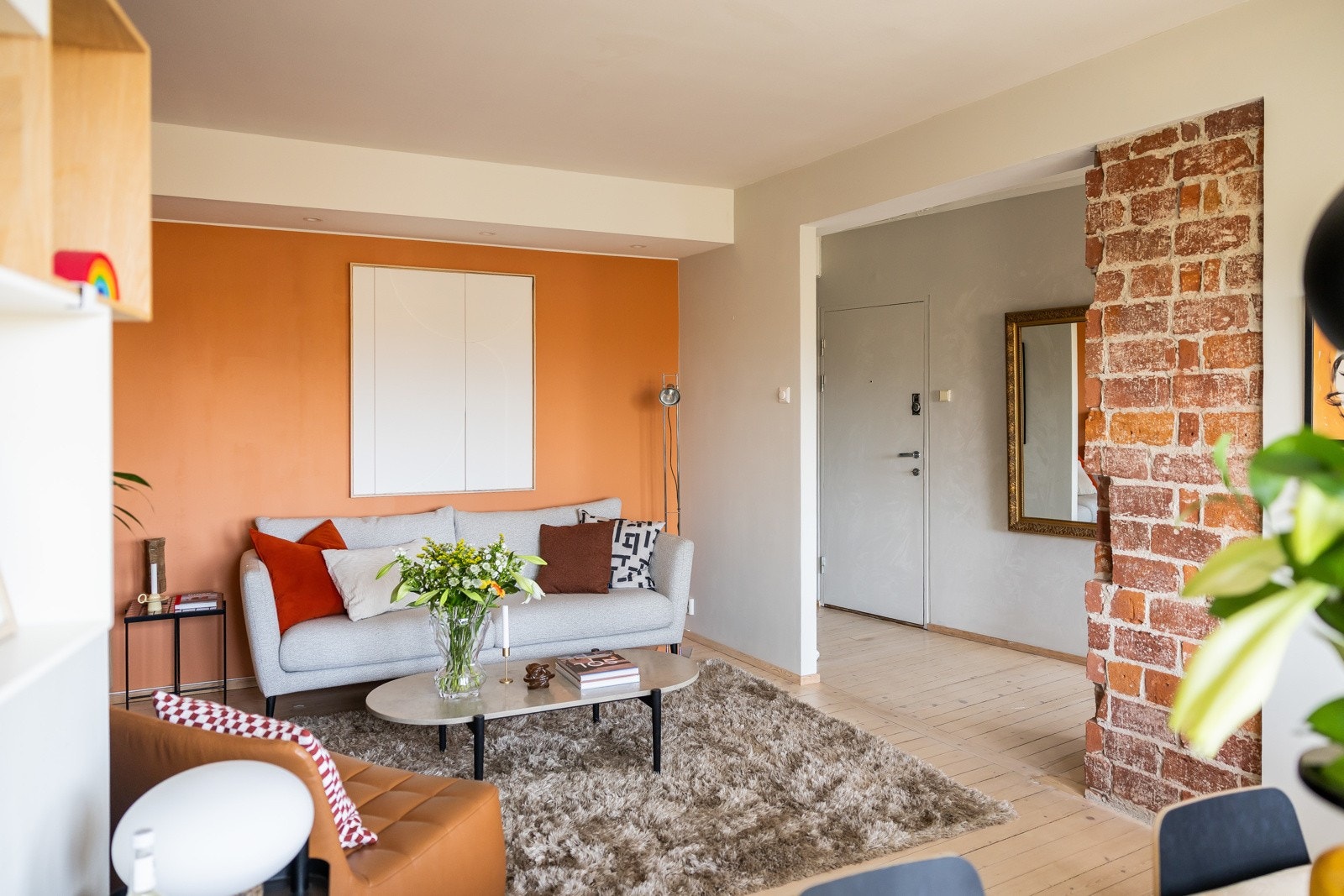 Tidligere eier har åpnet vegger fra entré. Endringen har optimalisert lysforholdene i boligen. Galleribilde