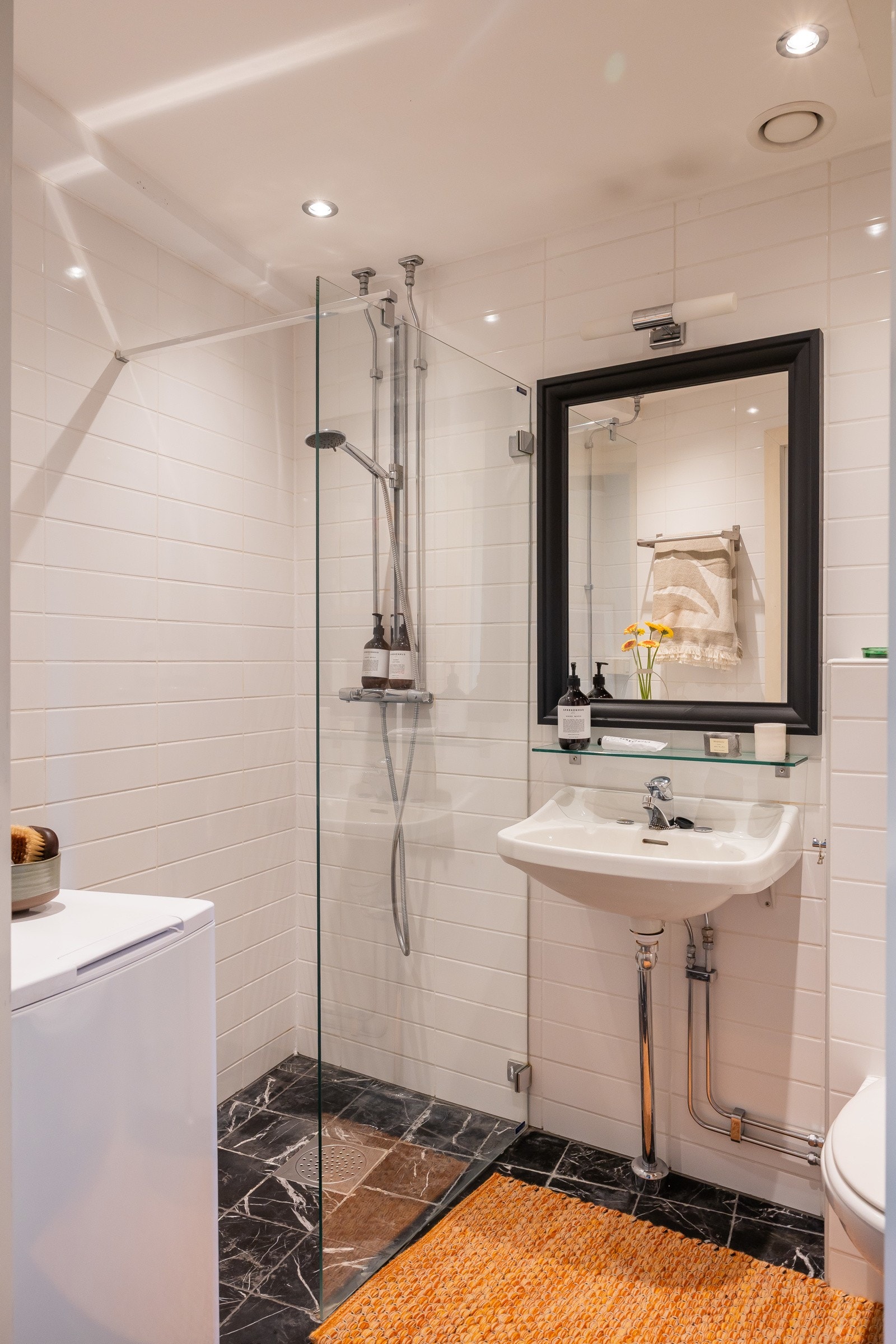 Pent bad oppgradert i regi av brl. i 2009/10 med nytt sluk, membran, fliser og elektrisk gulvvarme. Galleribilde