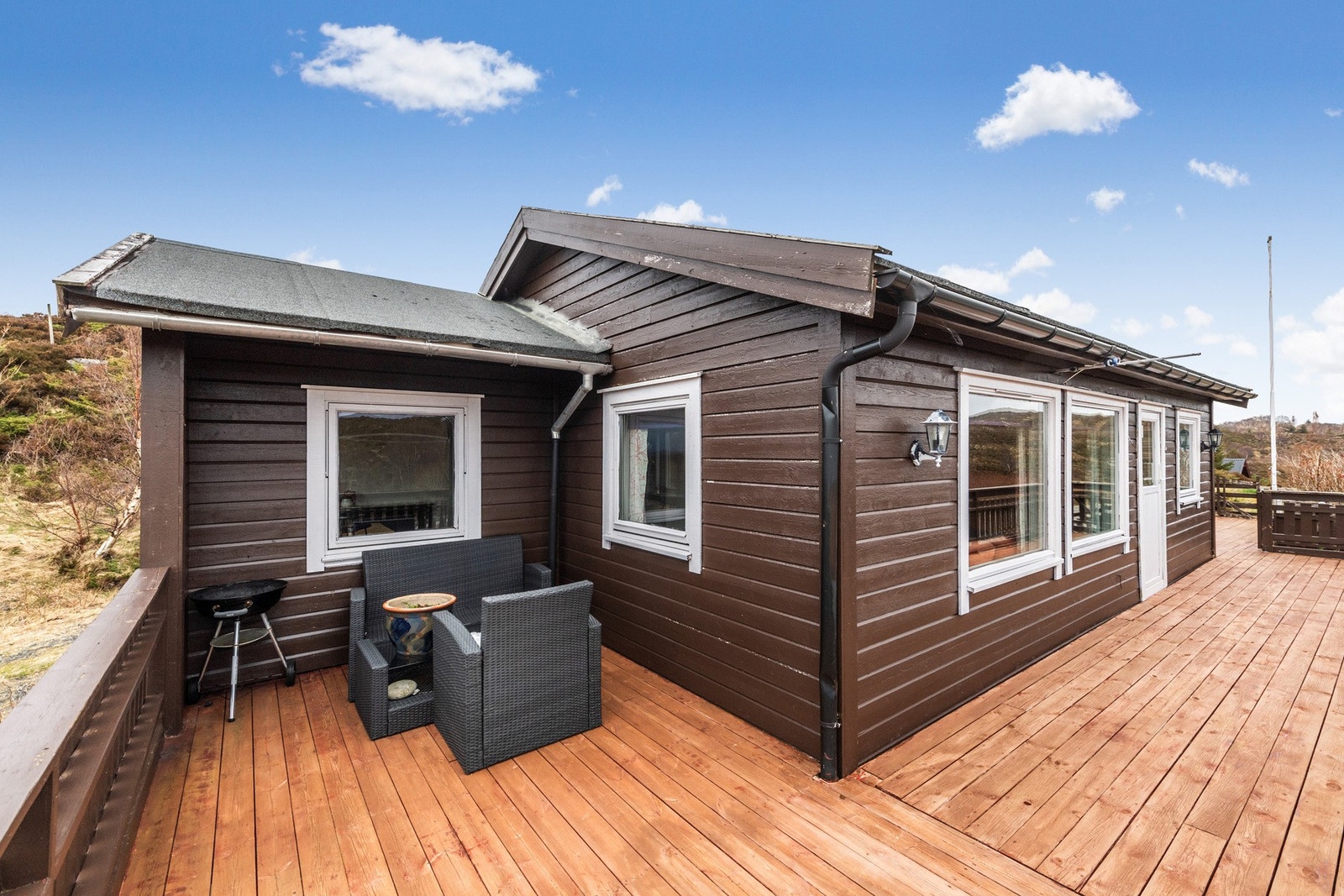 Det er etablert stor veranda/terrasse. Galleribilde