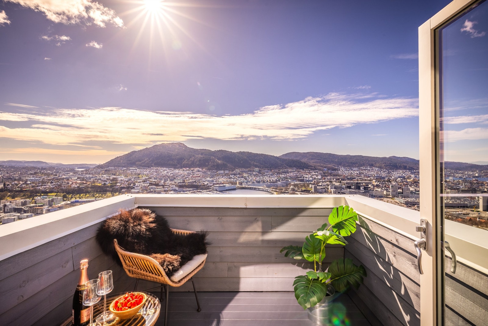 Leiligheten har en spektakulær utsikt over Bergen by! Galleribilde