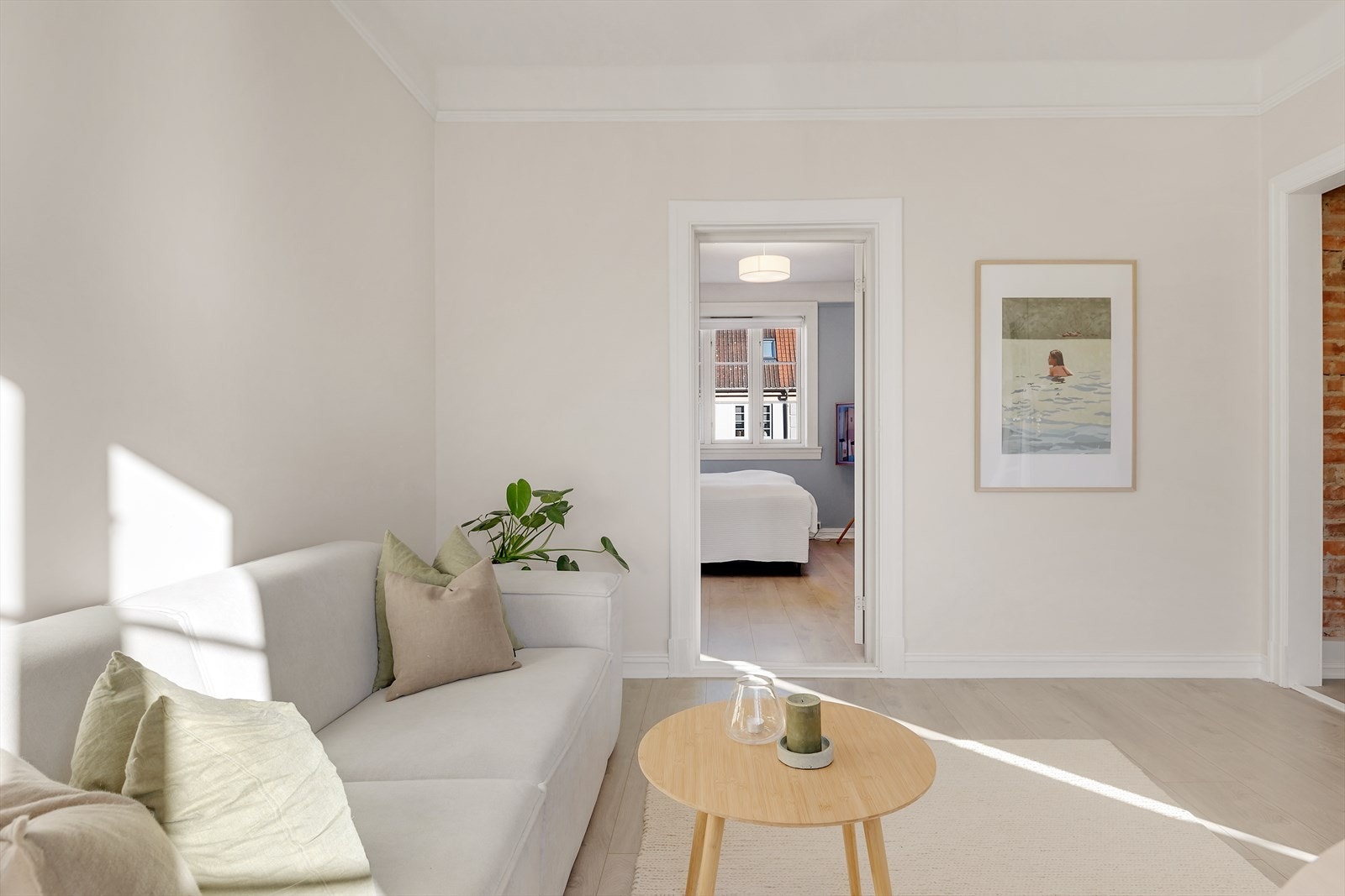 Det er god plass til å etablere en stor sofagruppe med tilhørende møblement. Galleribilde