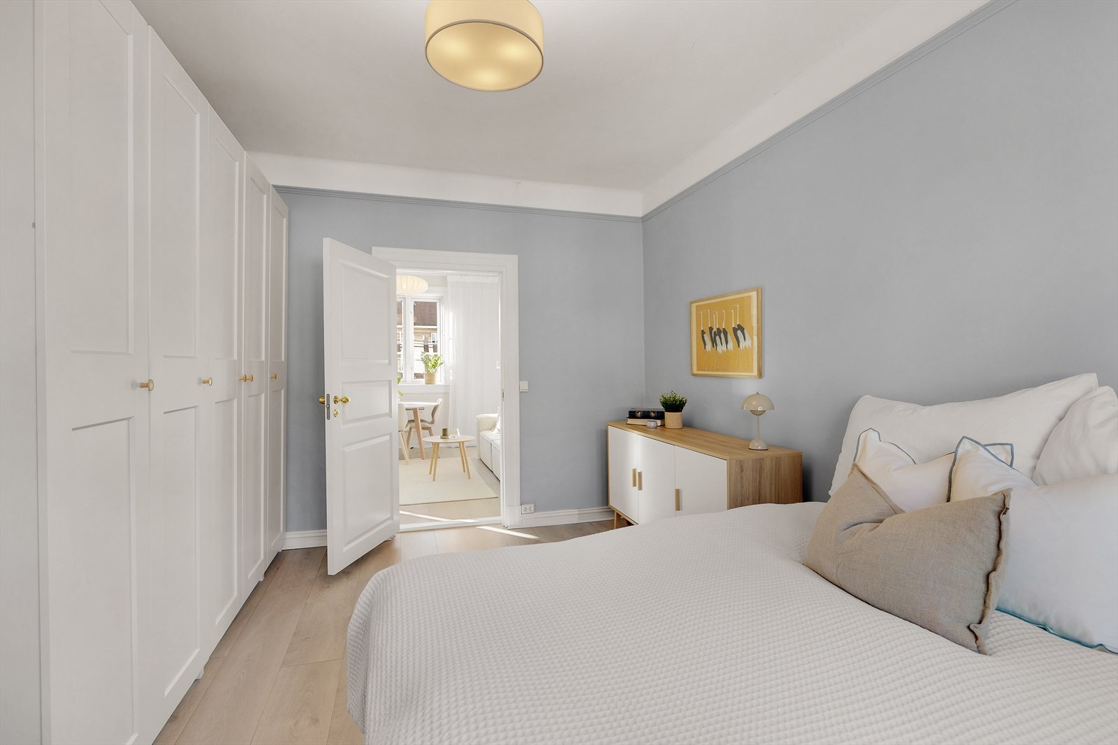 Det er et stort garderobeskap. Her har du plass til alle klærne dine! Galleribilde