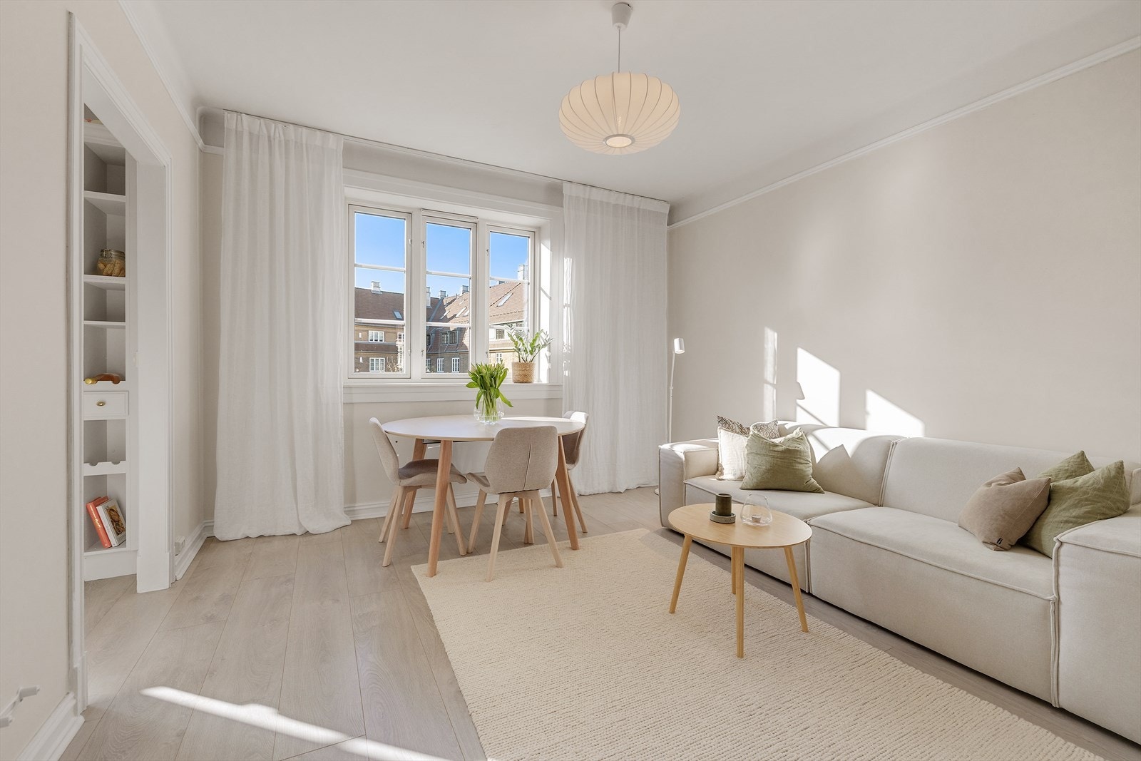 Legg merke til den fantastiske takhøyde. Galleribilde