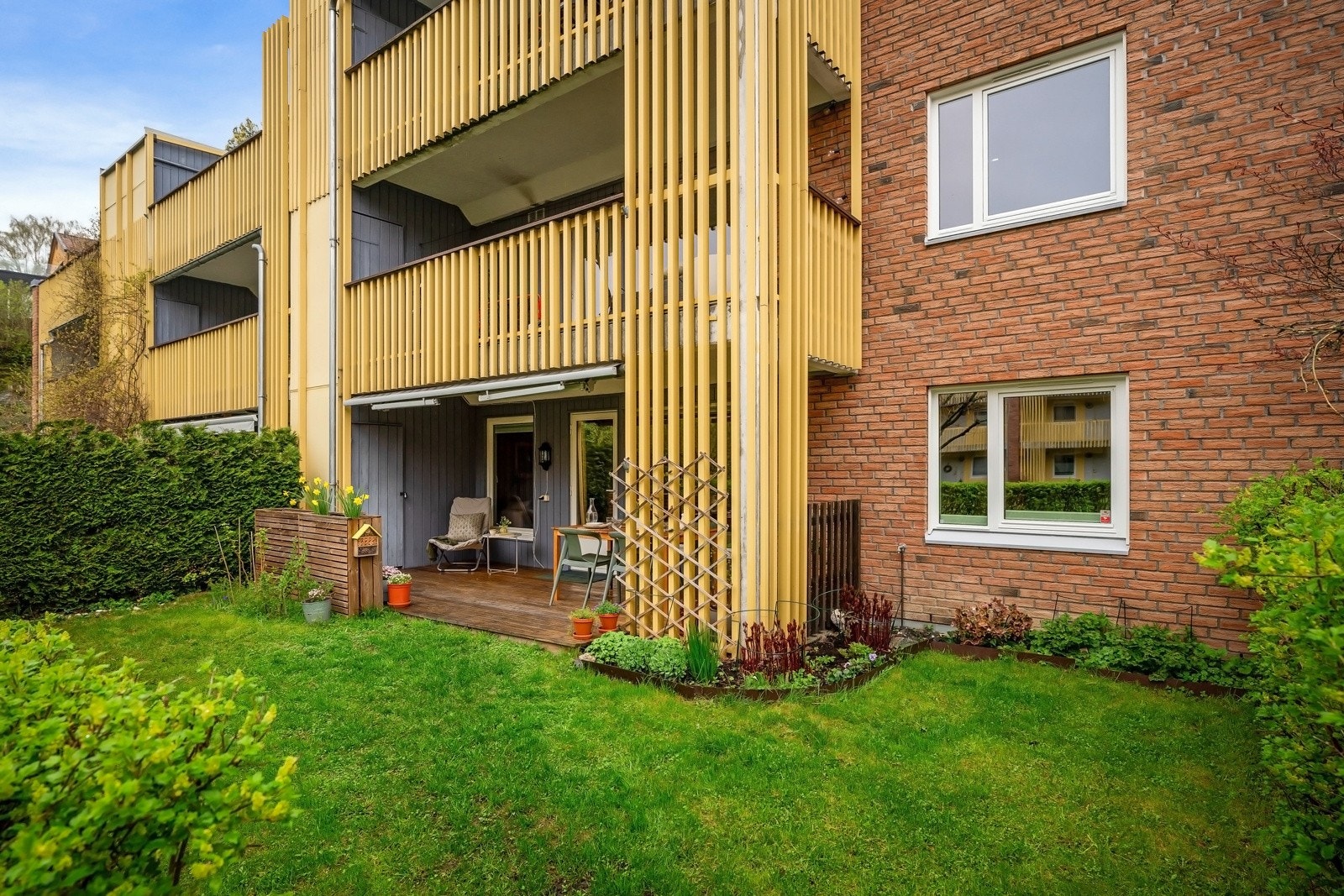 En lys og innbydende 4-roms selveierleilighet med markterrasse og egen hage Galleribilde
