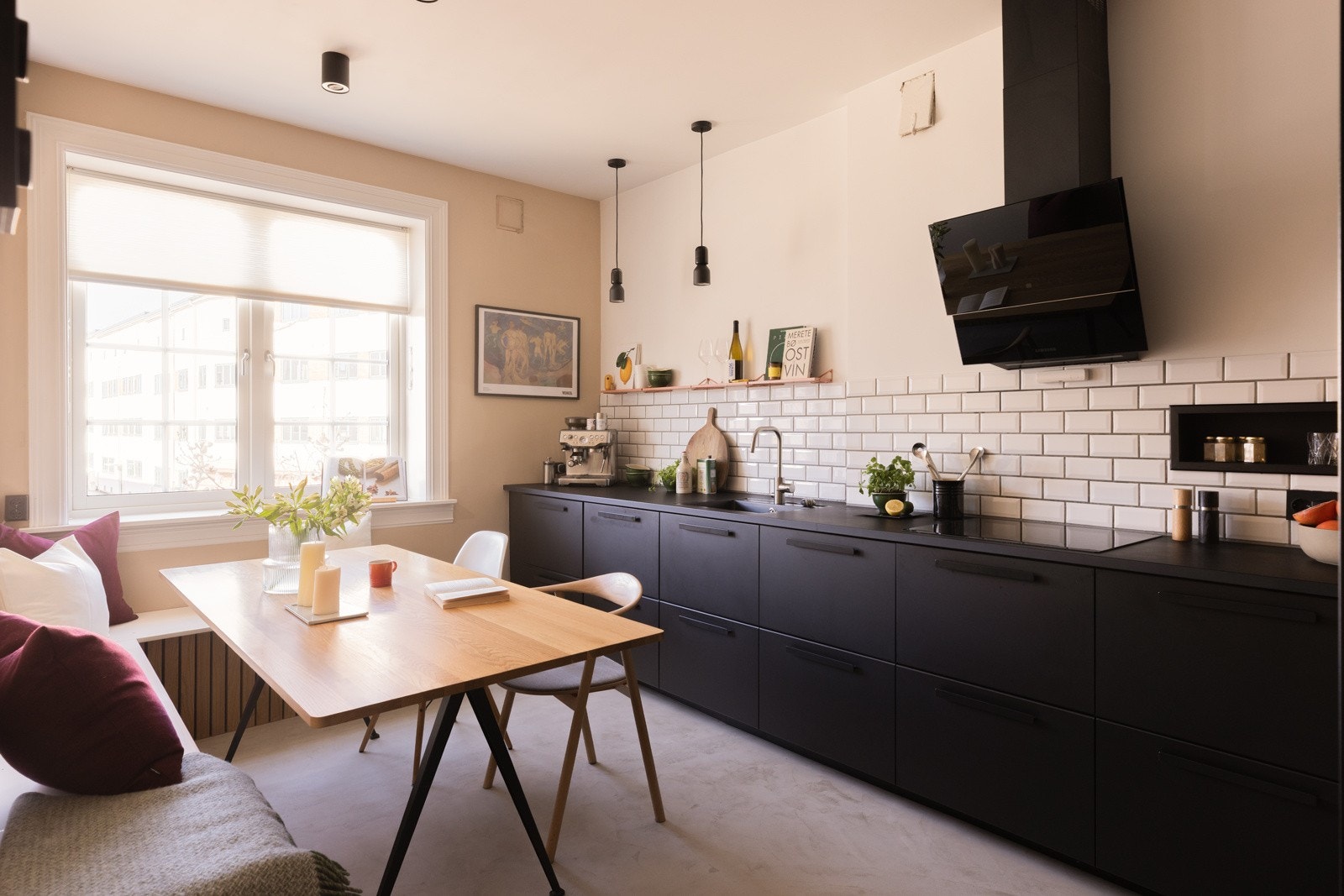 - Stort og sosialt kjøkken med god plass til spisebord - Galleribilde