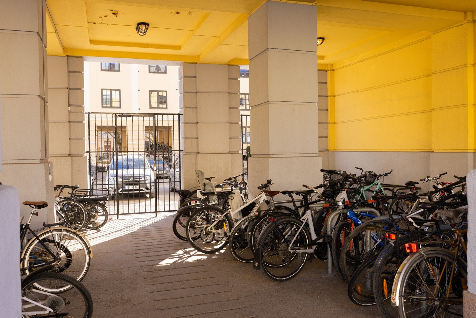 - Bakgård - Galleribilde