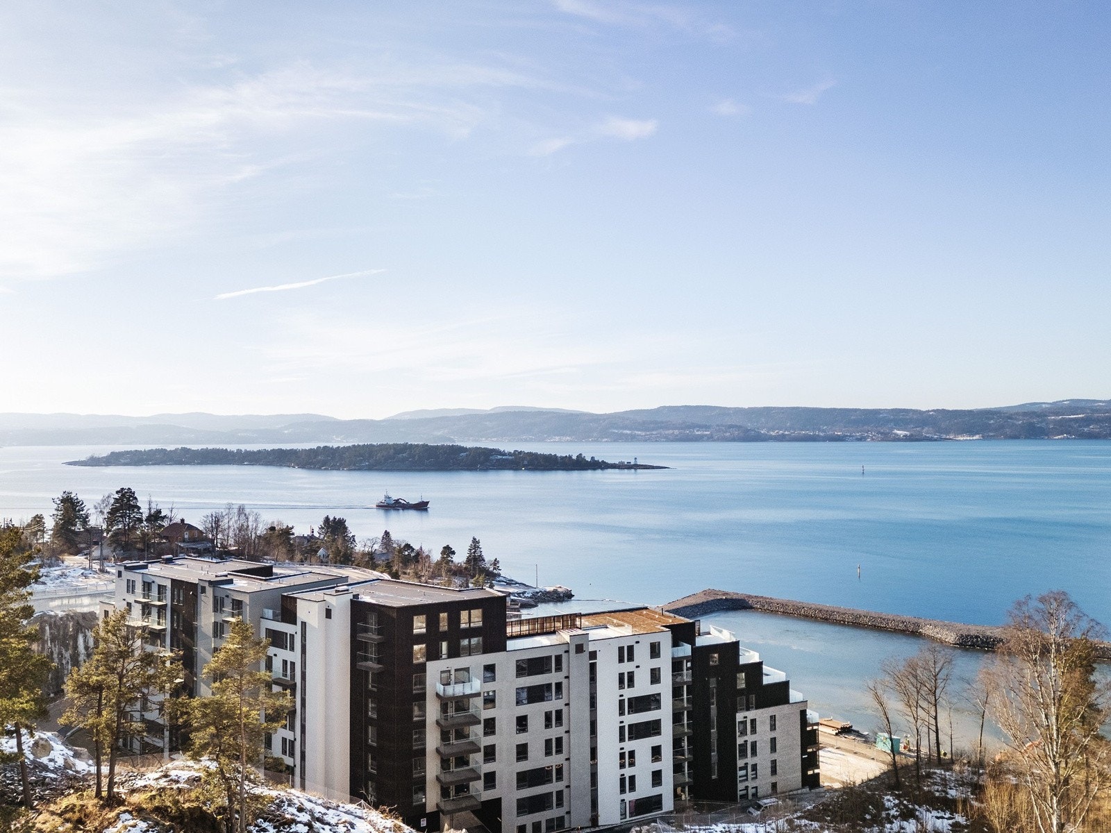 Velkommen til vakre Spro Havn - en unik mulighet til å bo i umiddelbar nærhet til sjøen, med en historie og sjel som strekker seg langt tilbake i tid. Galleribilde