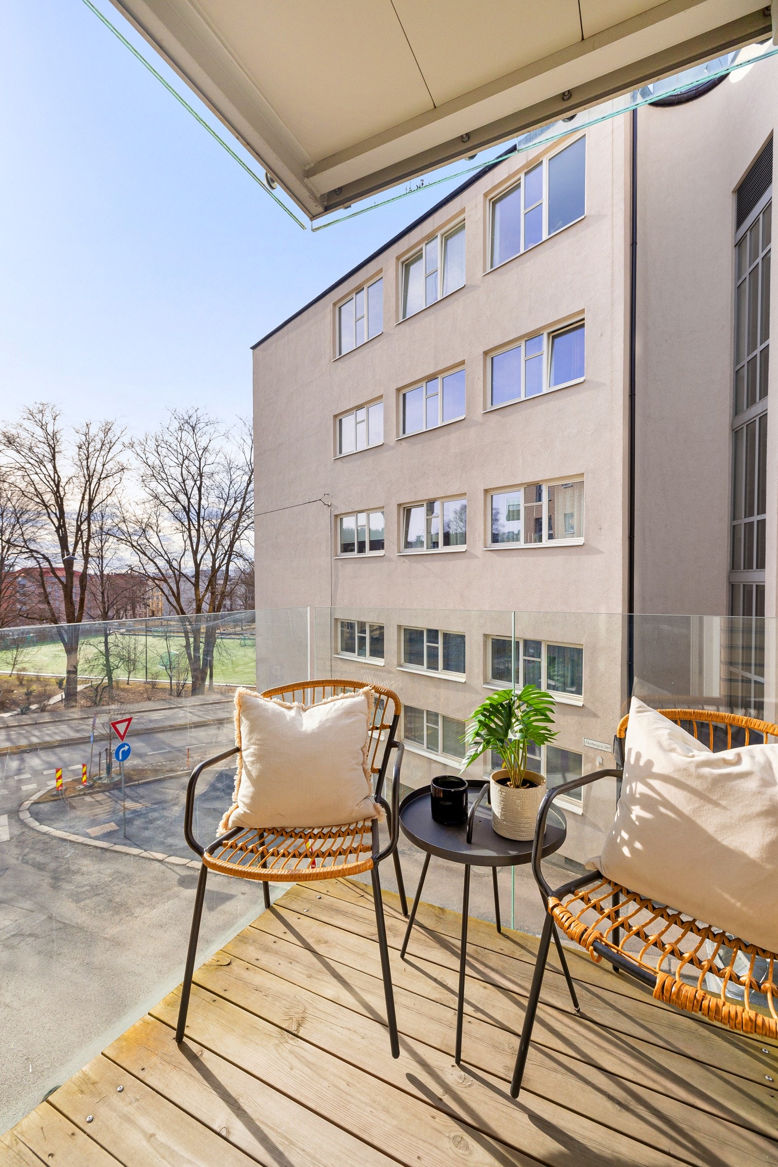 Balkongen har plass til utemøblement. Galleribilde