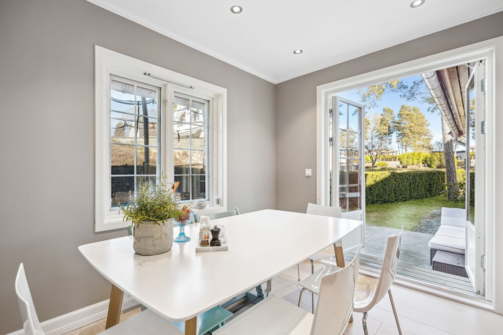 Herlig spiseplass på kjøkken! Galleribilde