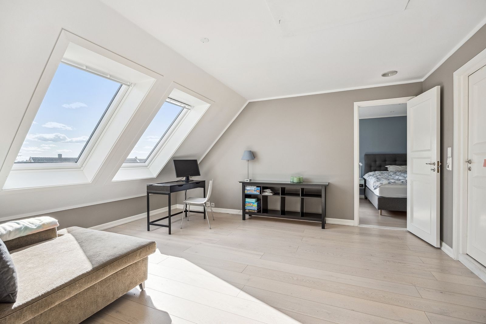 Stue i 3 etasje, alternativt kan man sette oppe en lettvegg her for et soverom nr. 4 Galleribilde