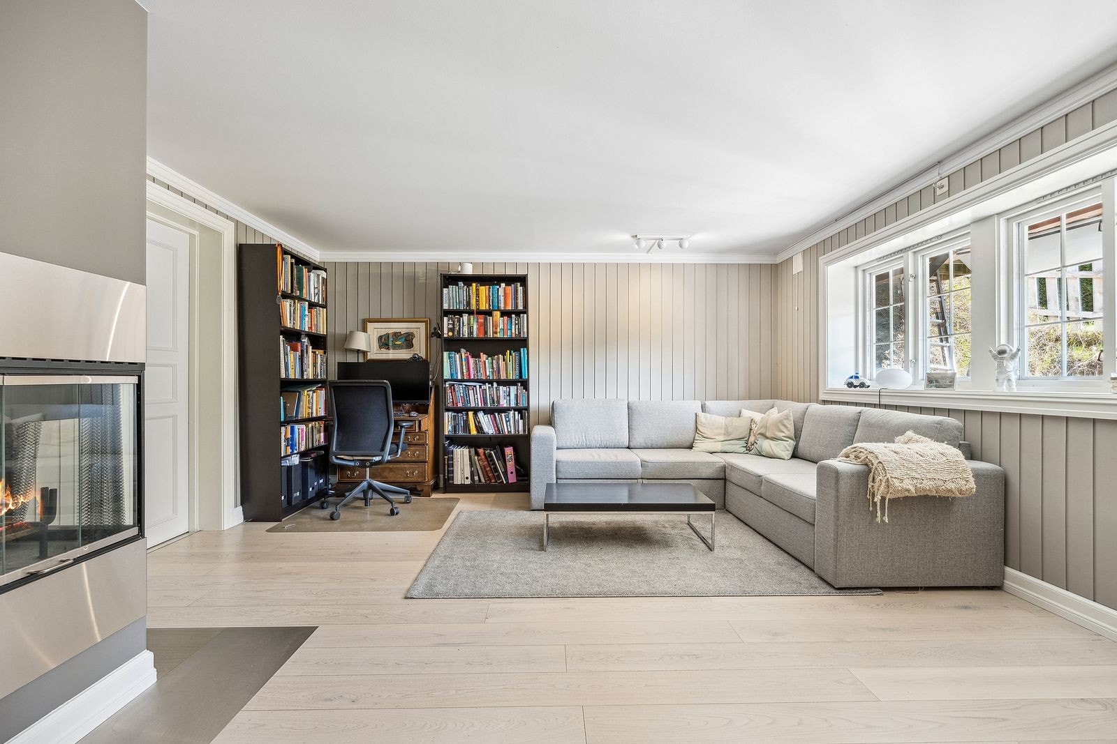 Stue/kontor - i underetasje. Galleribilde